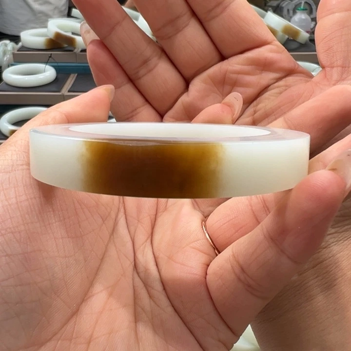 和田玉（糖玉）手镯未镶嵌?**°