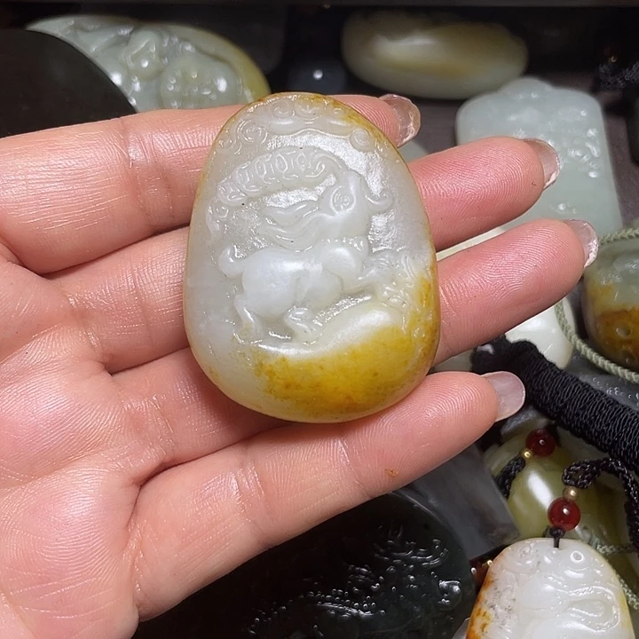 和田玉未镶嵌颈饰