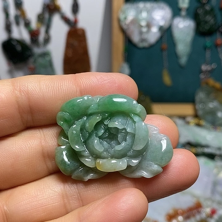 翡翠未镶嵌吊坠(赠链)