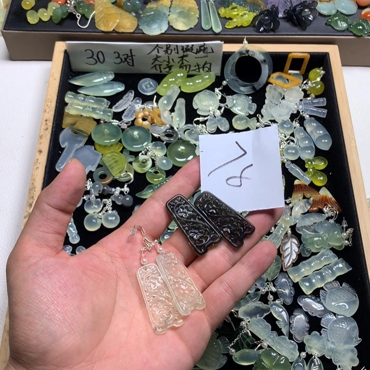 一***芳蛇纹石玉合金耳钉