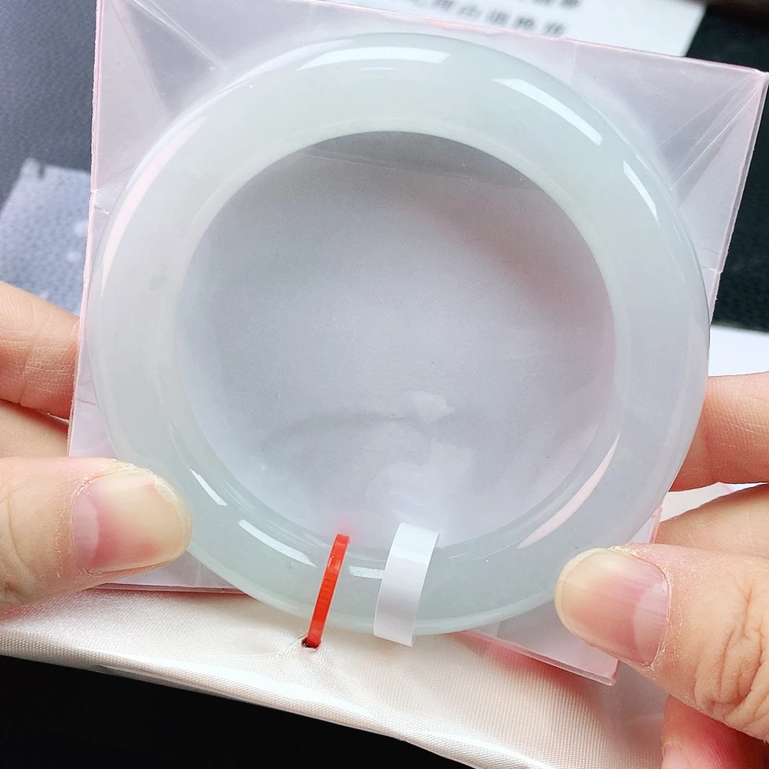 未镶嵌手镯（圆镯）翡翠56胖白月光