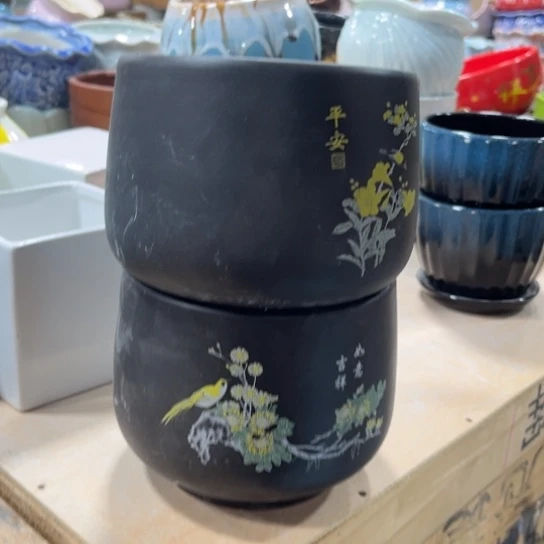 姐姐，咱们家不点菜，什么盆都有，什么盆都上，稍微等一下