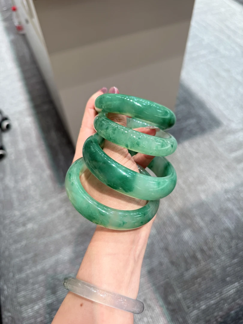 厚庄大轮胎非洲翠精美冰飘满绿手镯（多样性发其一）