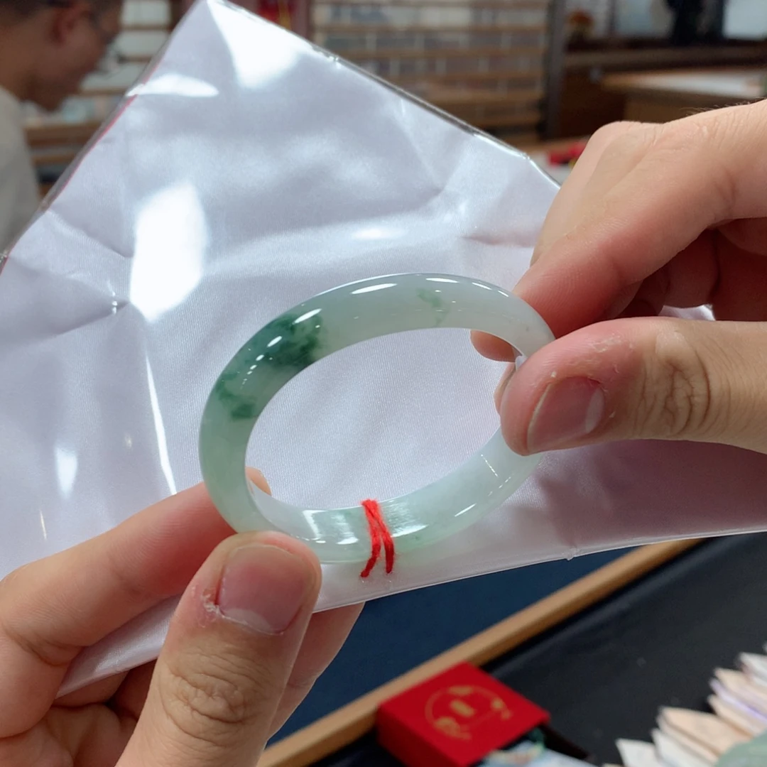 翡翠未镶嵌手镯买断