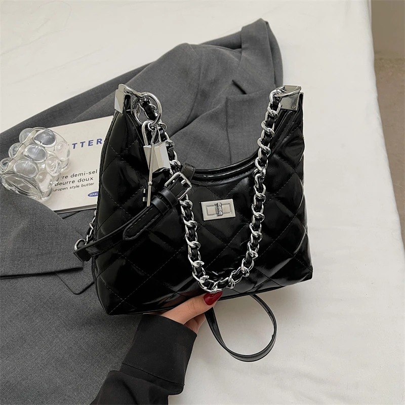 10128433高级感腋下包2025流行小香风单肩斜挎包菱格链条流浪包