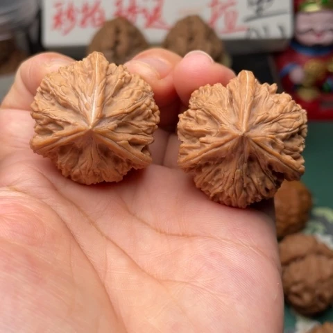 【闪购商品】把件文玩核桃35全品玉龙粗筋奔
