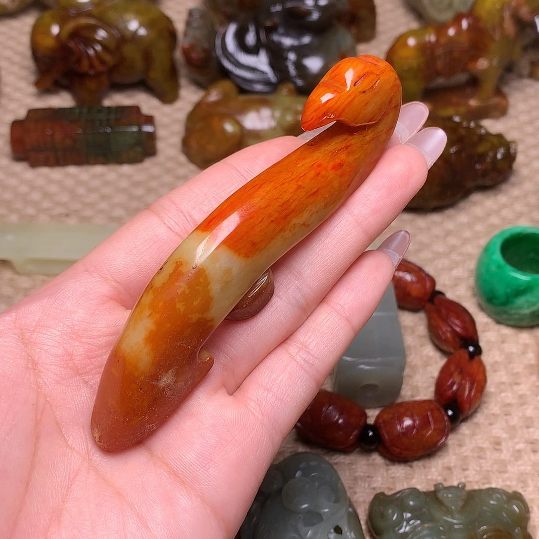 蛇纹石玉未镶嵌颈饰