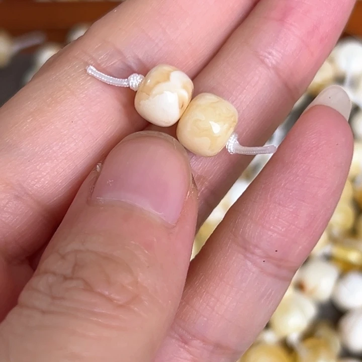 未镶嵌蜜蜡裸石8.2mm一对