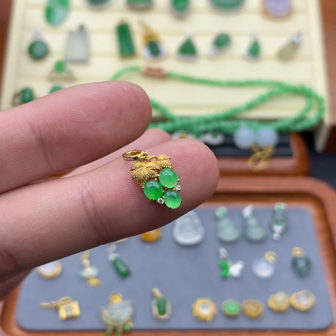 翡翠吊坠(不含链)18K金镶嵌