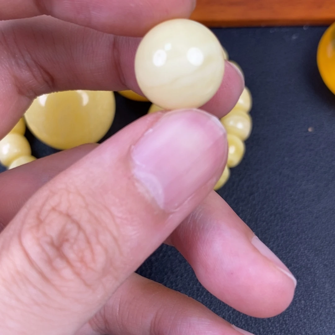 琥珀未镶嵌裸石微瑕60