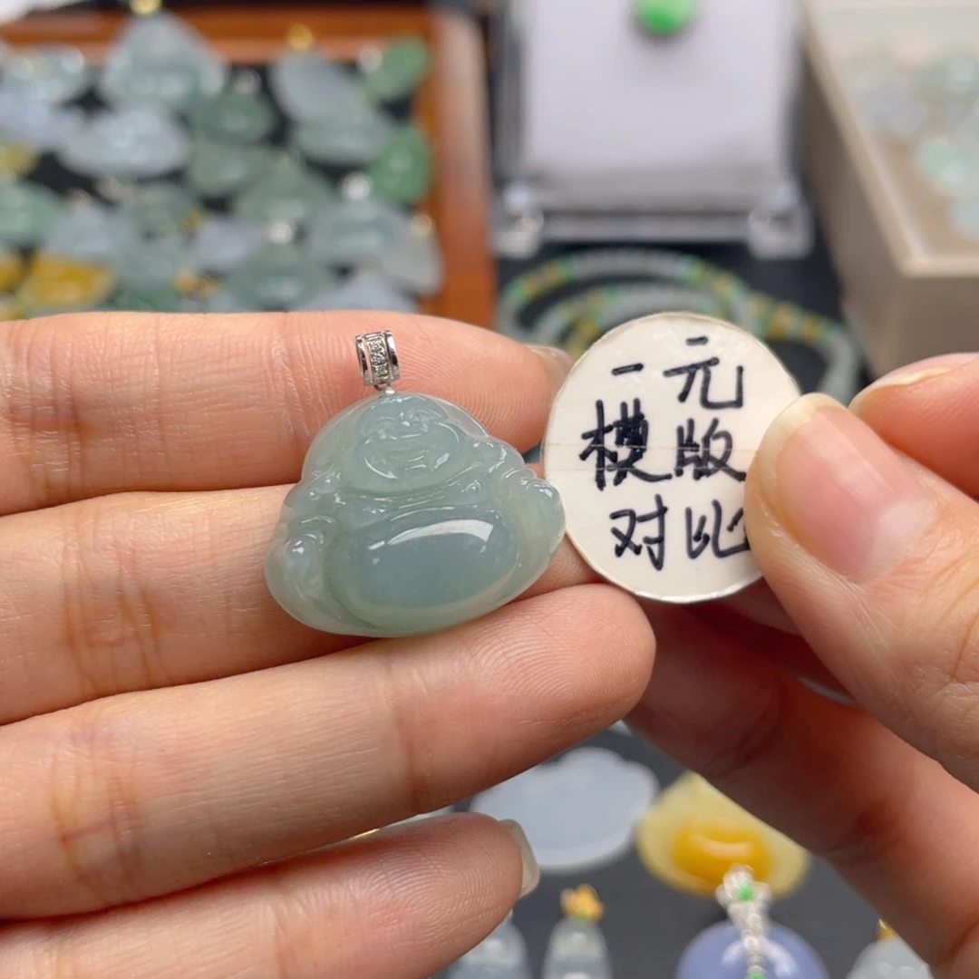 翡翠未镶嵌颈饰佛公