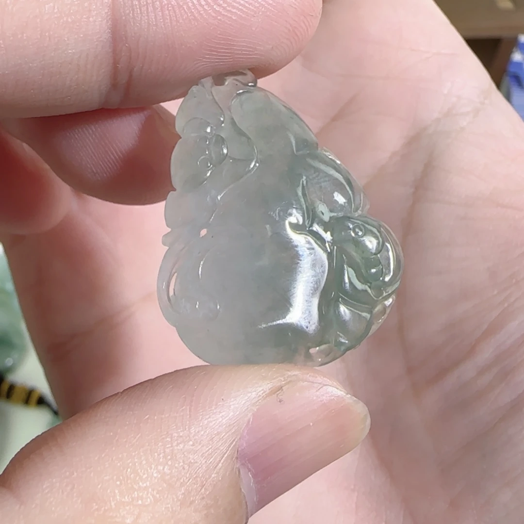 翡翠未镶嵌颈饰荷叶鱼