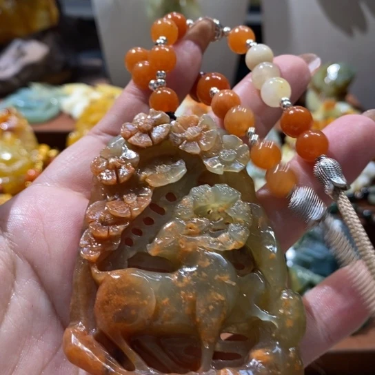 蛇纹石玉未镶嵌颈饰