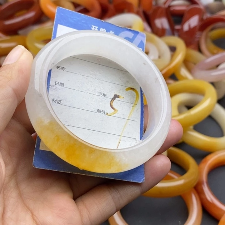 石英质玉未镶嵌手镯