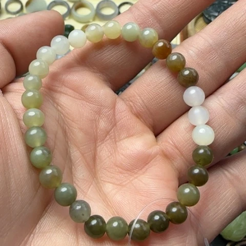 和田玉颈饰未镶嵌微包容