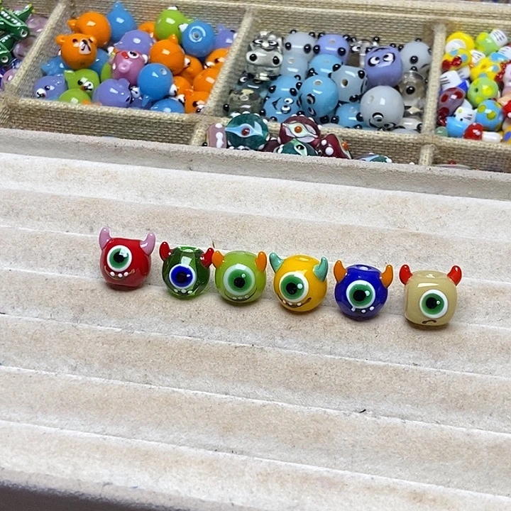 琉璃颈饰单眼小怪兽一个