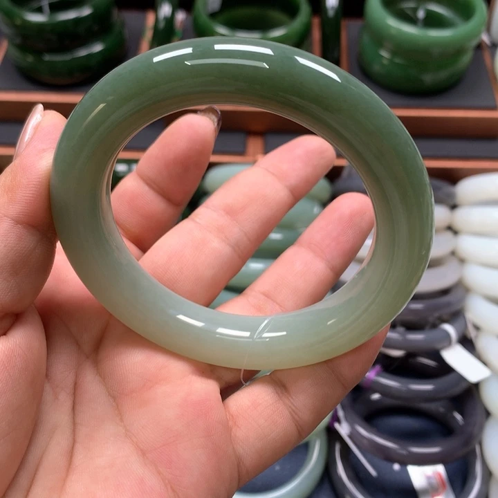 【闪购商品】未镶嵌手镯和田玉