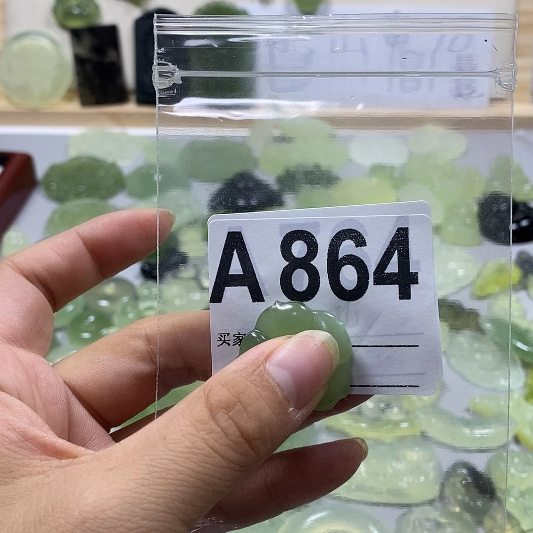 叶***］岫玉未镶嵌颈饰精美礼品
