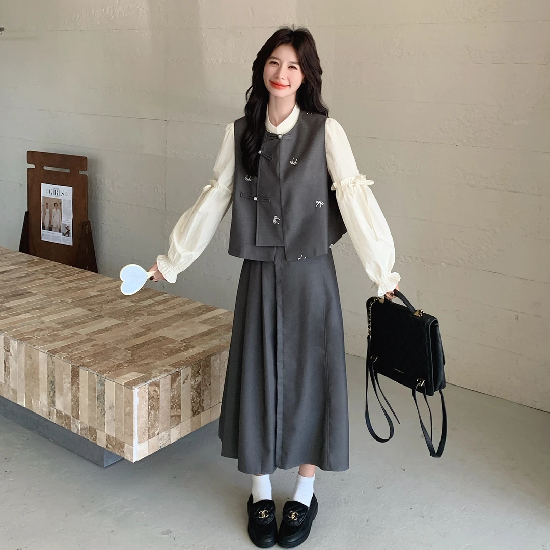 灰色新中式蝴蝶结刺绣马甲半裙套装女2025秋独特漂亮设计感三件套