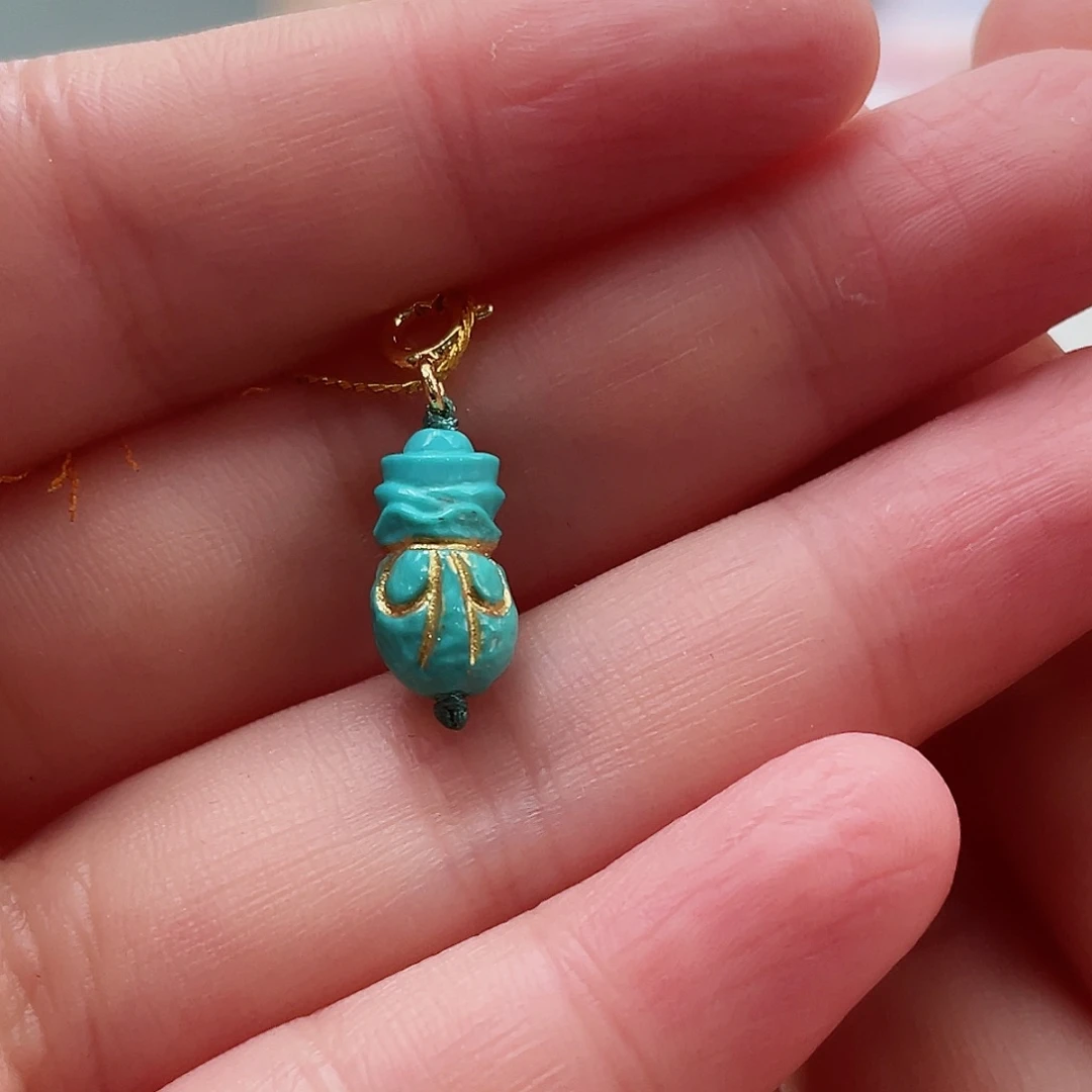 绿松石颈饰未镶嵌