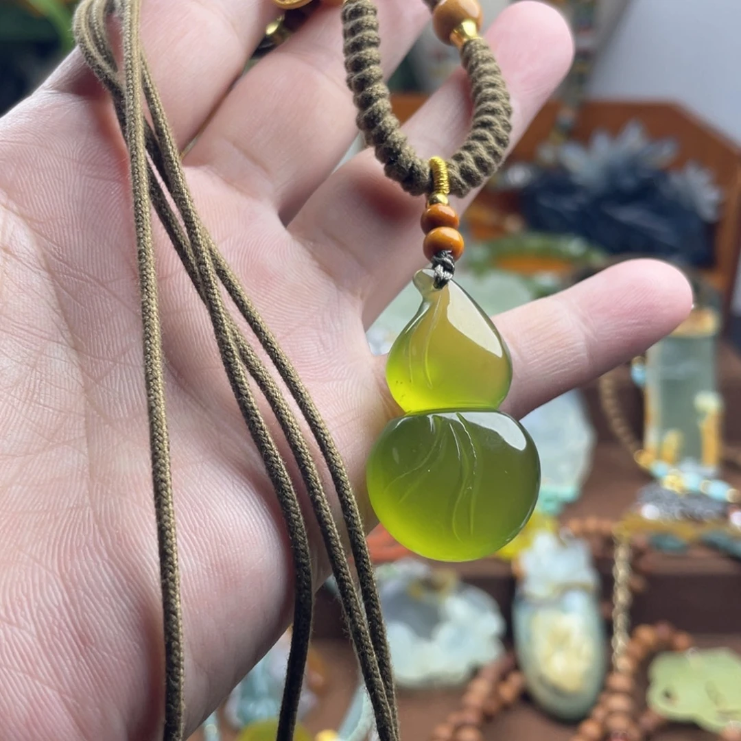 蛇纹石玉未镶嵌吊坠