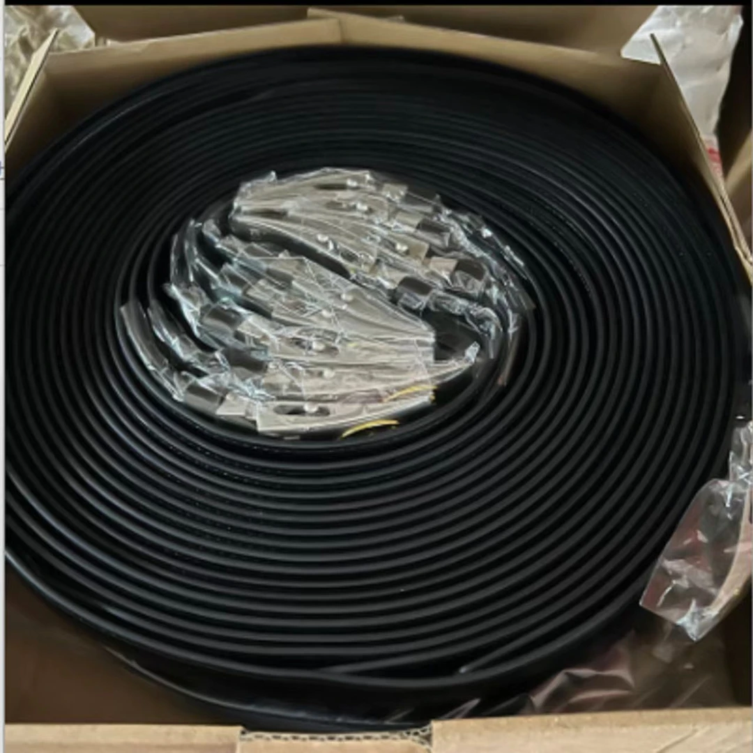 黑色带身金属扣男士腰带