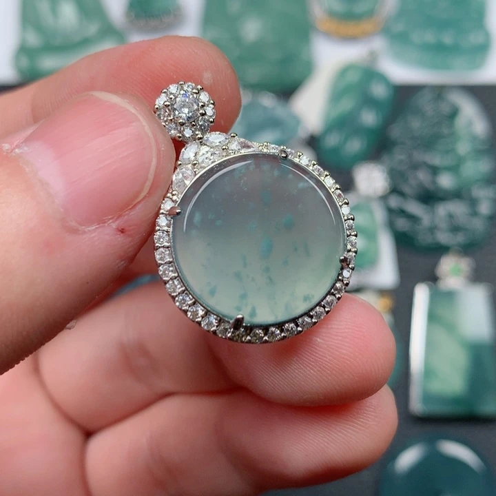 翡翠颈饰未镶嵌翡翠