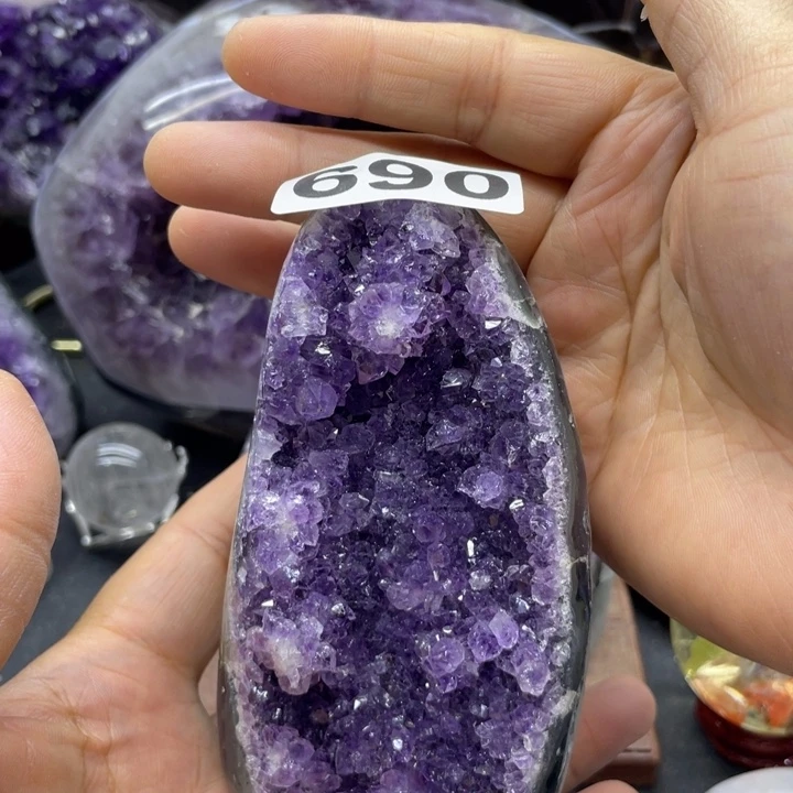 未镶嵌水晶大型摆件（非配饰）