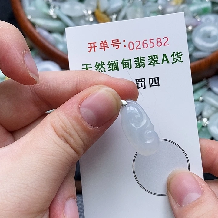 翡翠未镶嵌颈饰582