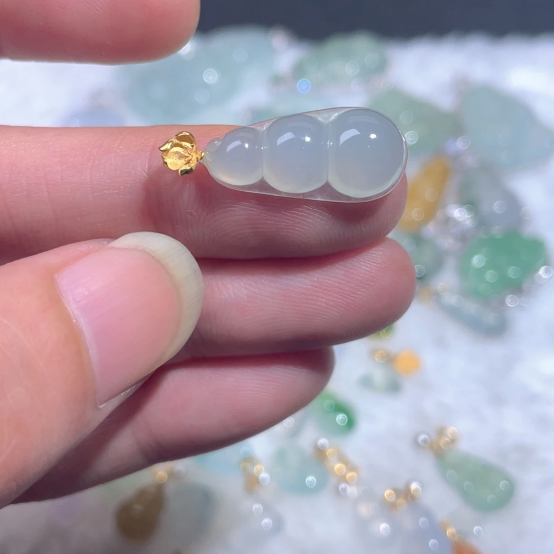 翡翠18K金镶嵌颈饰翡翠