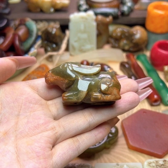 未镶嵌蛇纹石玉颈饰