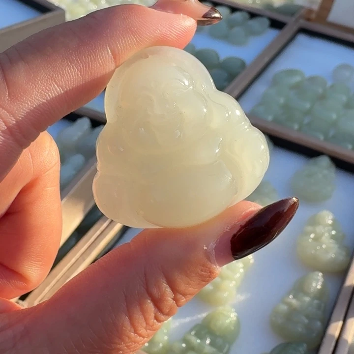 明***人和田玉未镶嵌颈饰35菲
