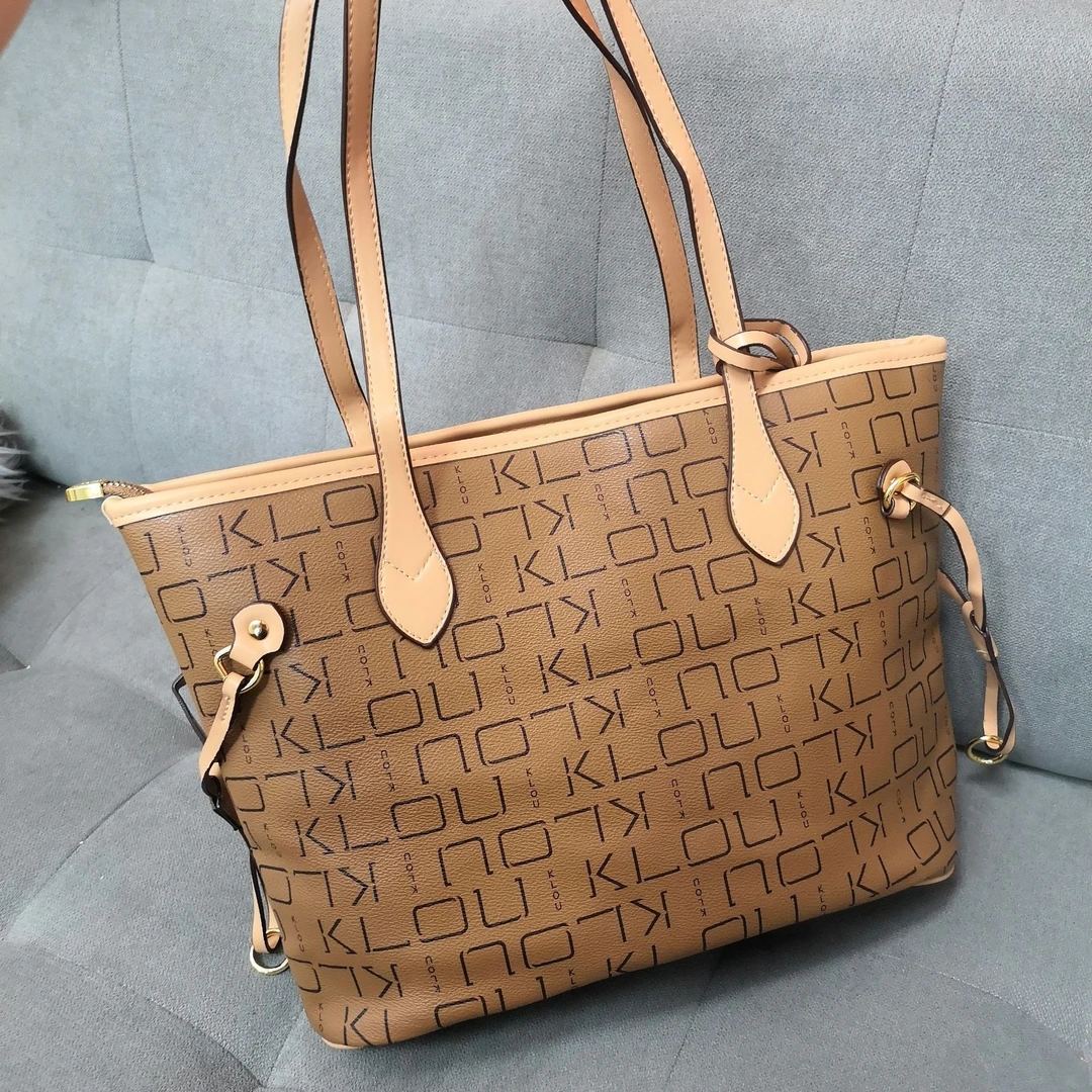 124 棕色（长30厘米高24厘米）时尚百搭女士包包（无礼盒）