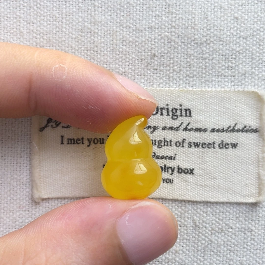 裸石琥珀未镶嵌葫芦