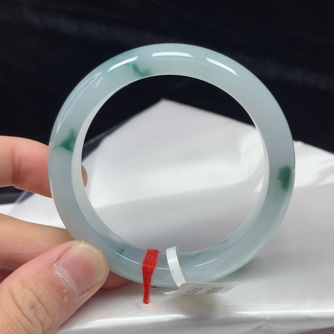 翡翠手镯（圆镯）未镶嵌54.7