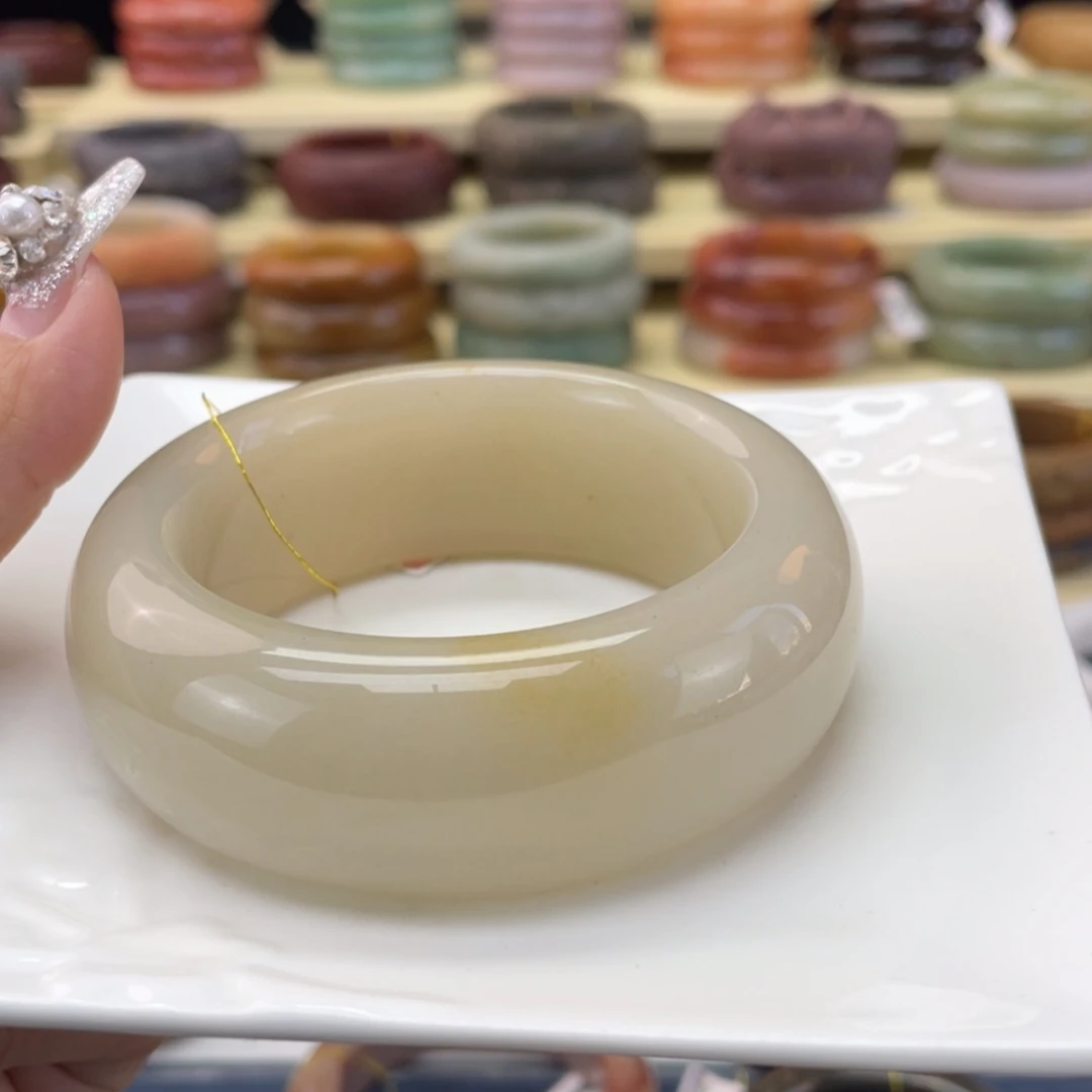 【闪购商品】石英质玉手镯未镶嵌可***字