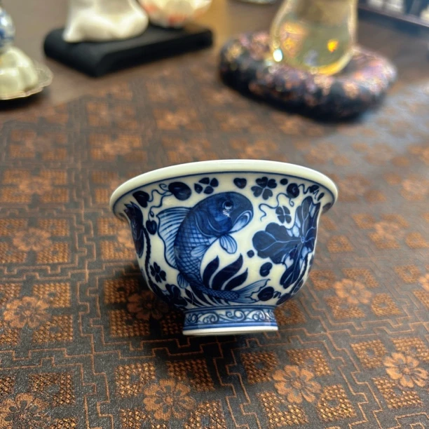 Q017[青岚]景德镇手工手绘青花鱼藻压手杯—80ml