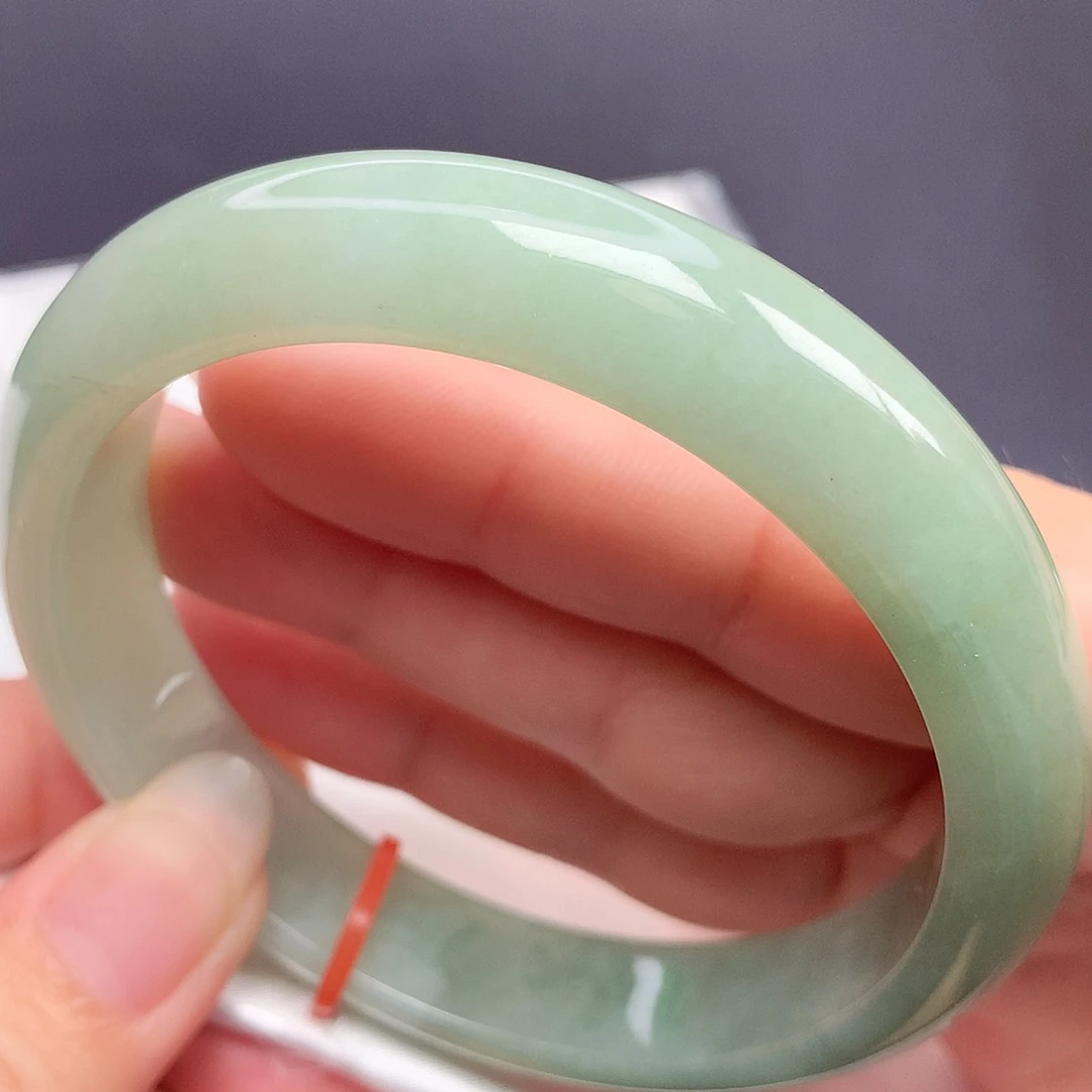 翡翠手镯未镶嵌60圈口