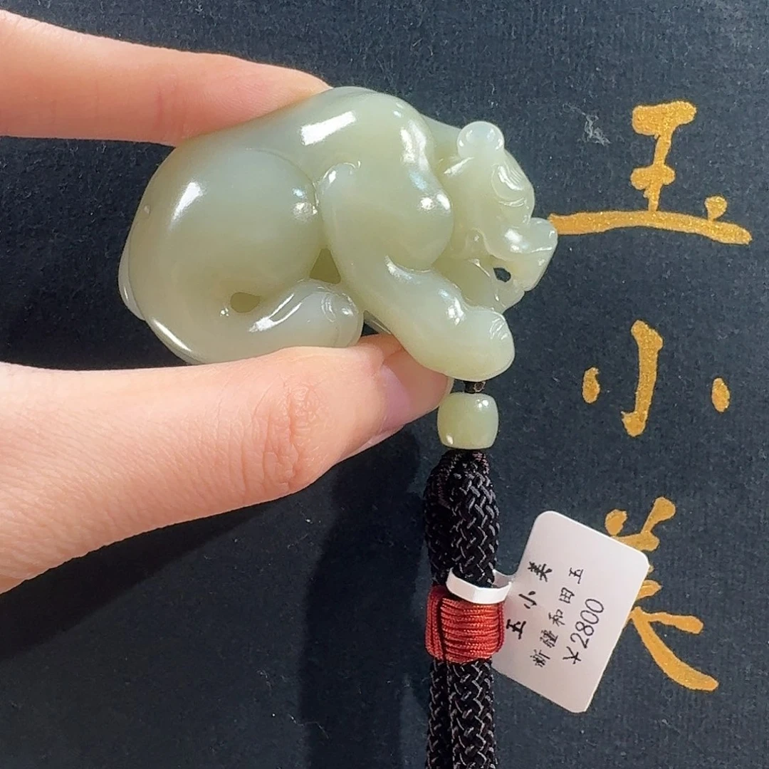 和田玉未镶嵌颈饰近矿