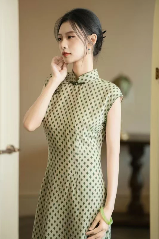 苏曦旗袍《半夏》绿色旗袍2025新款女夏季改良新中式年轻款长款