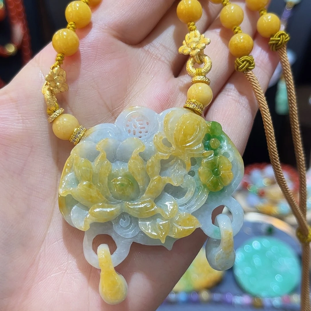 翡翠未镶嵌吊坠(赠链)蝶恋花