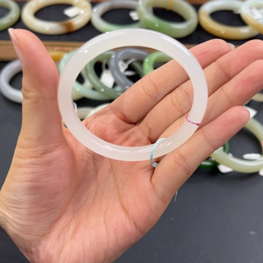 空***空和田玉未镶嵌手镯