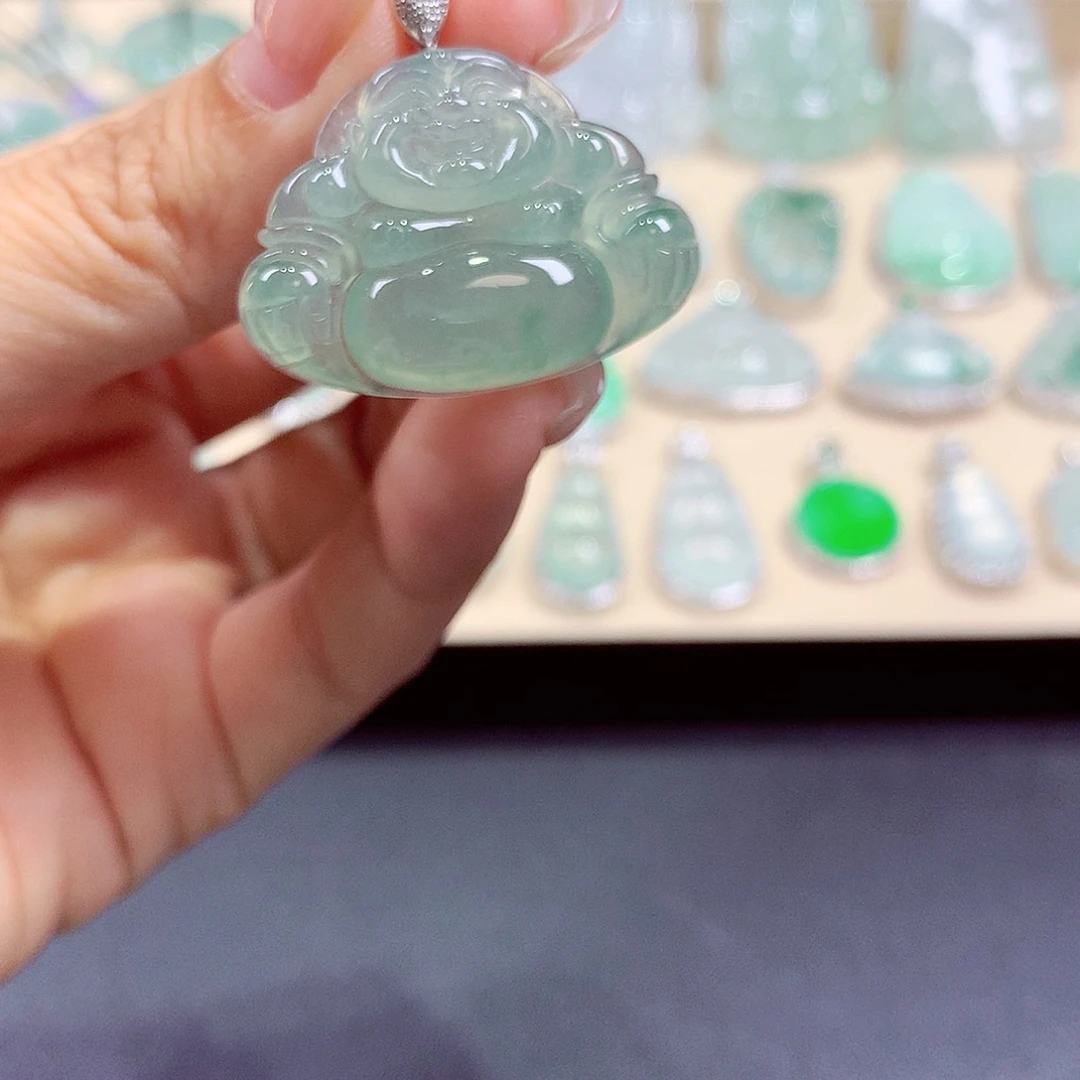 翡翠18K金镶嵌颈饰翡翠