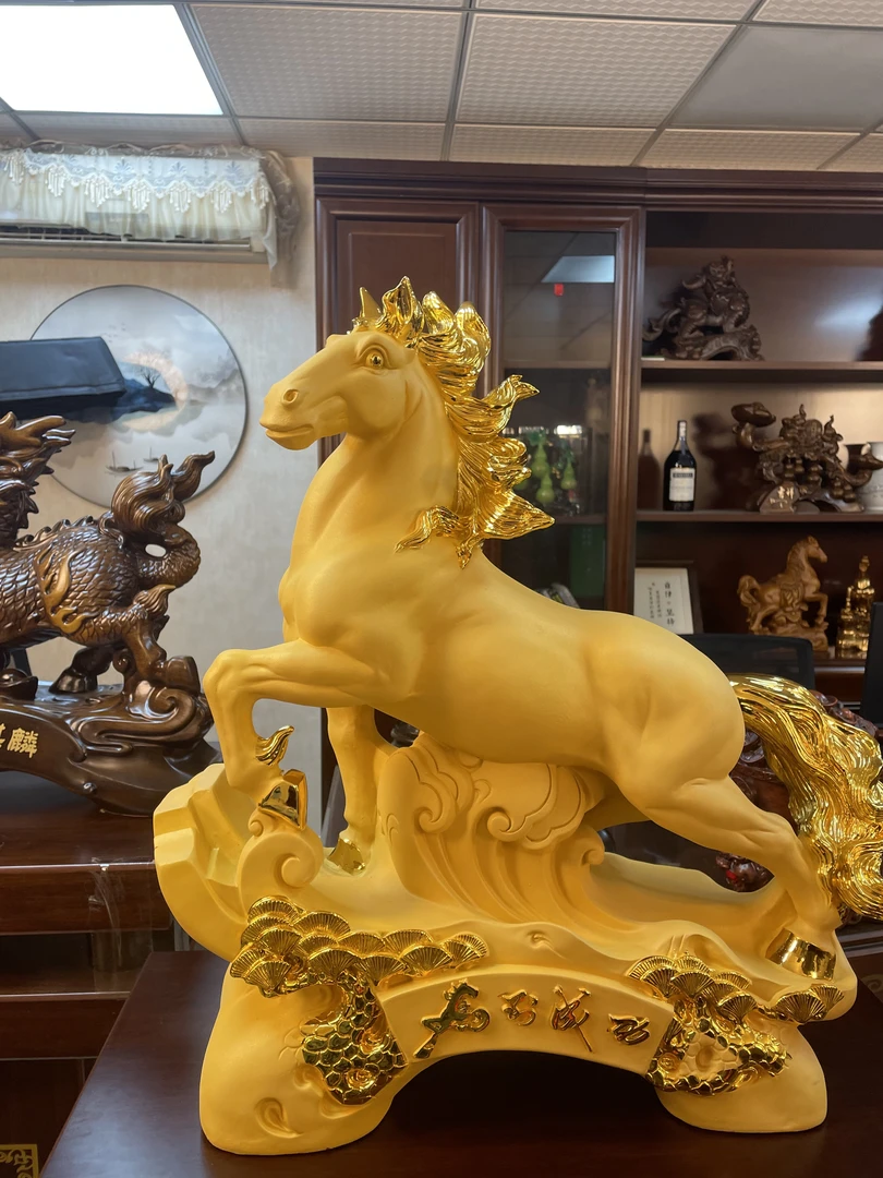 绒沙金马摆件（长52高55）