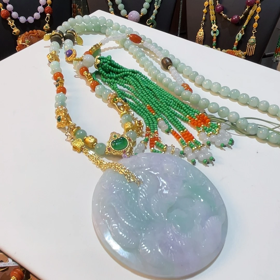 翡翠未镶嵌吊坠(赠链)九尾