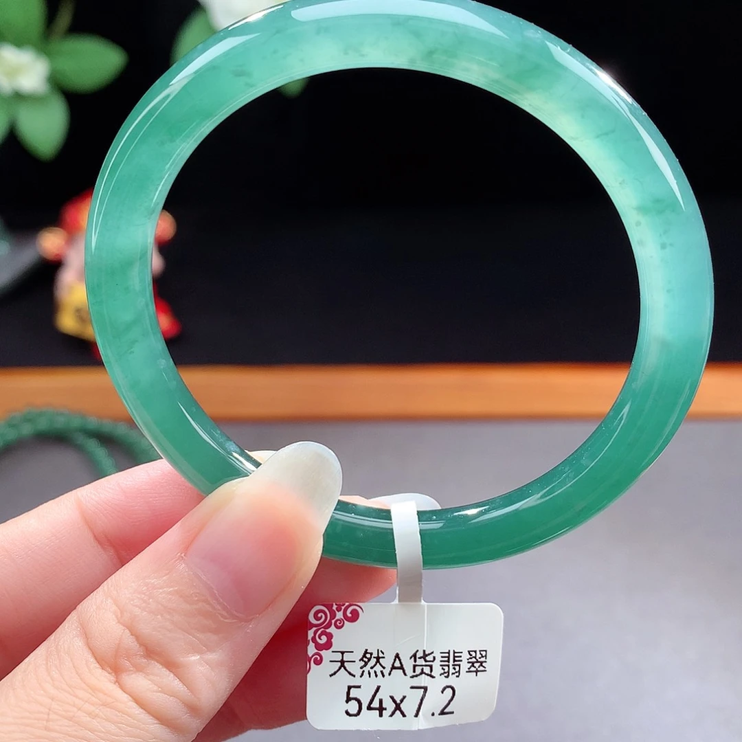 未镶嵌手镯（圆镯）翡翠