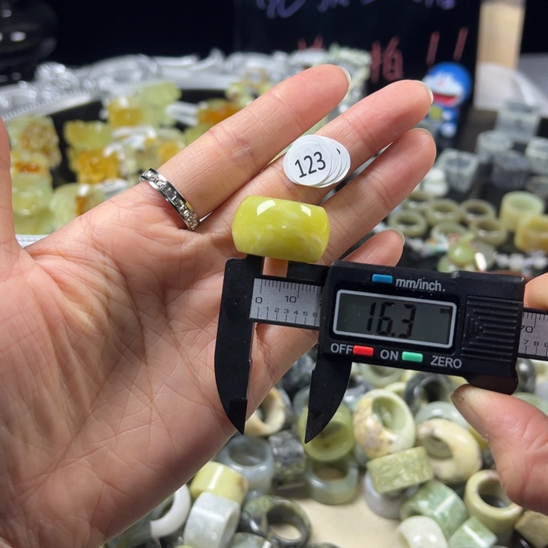 蛇纹石玉未镶嵌戒指