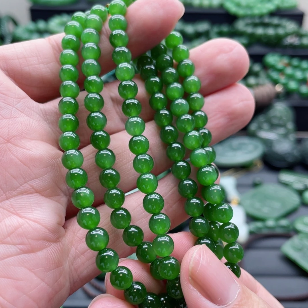 卡***卡和田玉（碧玉）未镶嵌颈饰