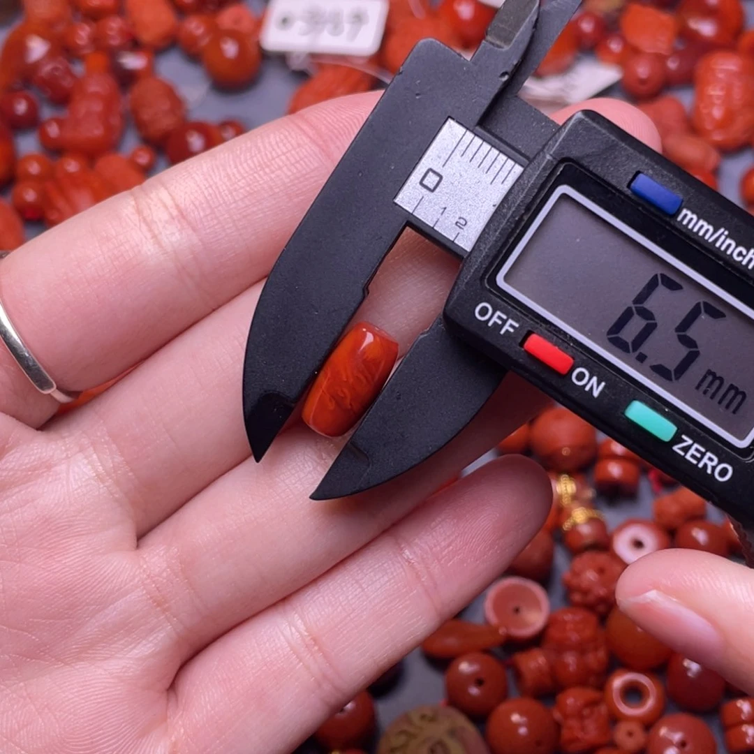 南红玛瑙配饰未镶嵌