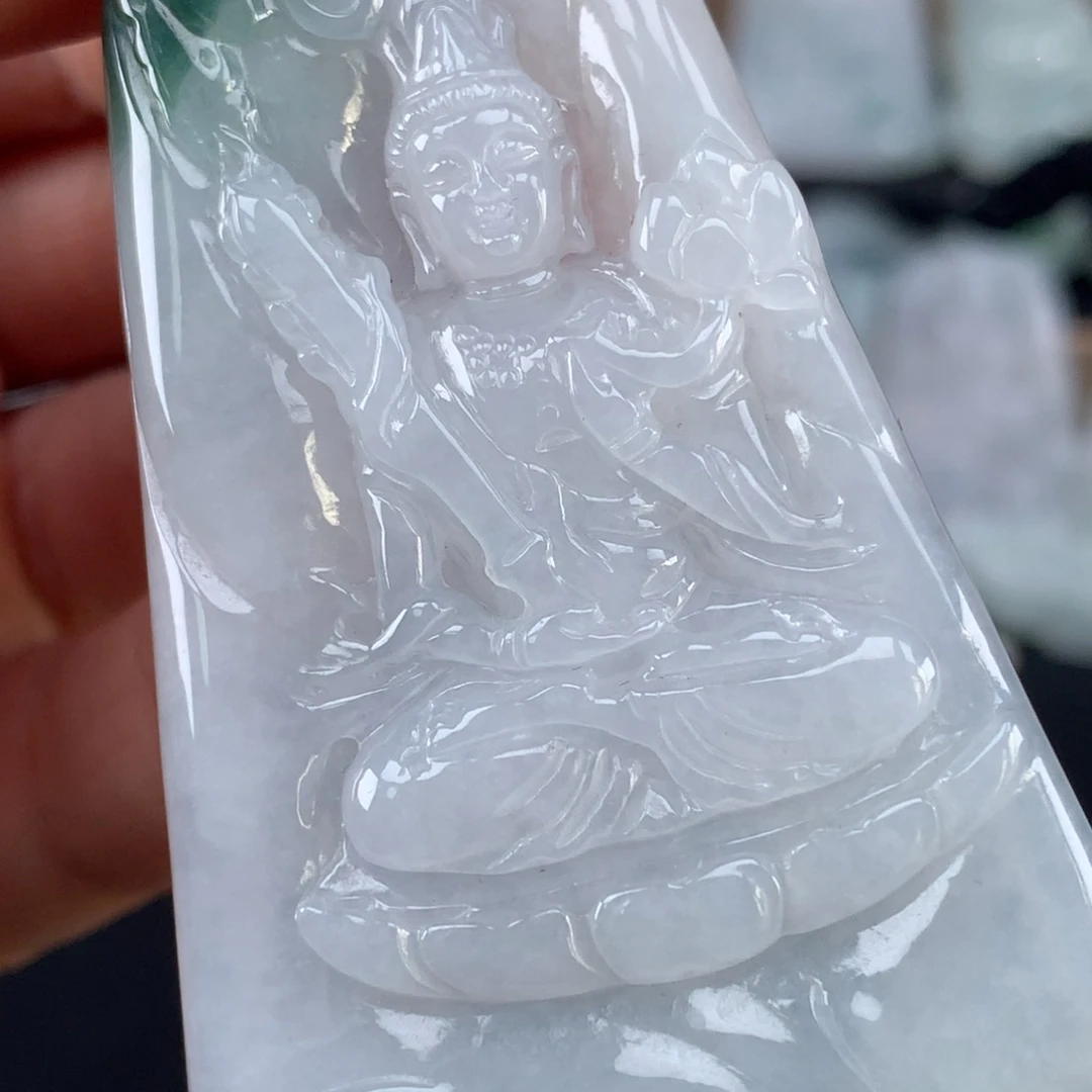 翡翠未镶嵌颈饰虚空藏